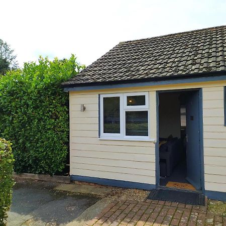 Garden Flat At The Infamous Piltdown Man Pub Fletching Exterior foto