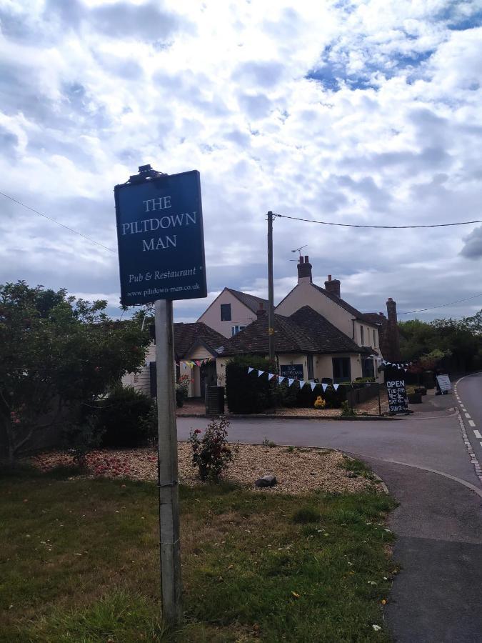 Garden Flat At The Infamous Piltdown Man Pub Fletching Exterior foto